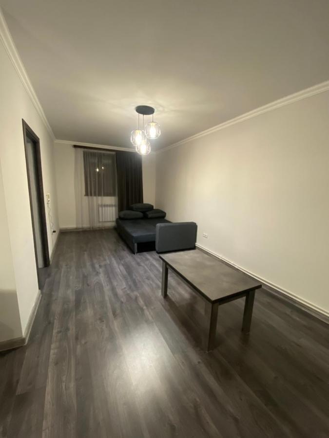 2 Cosy Apartment In Townhouse Near Airport Evn Geghanist  Esterno foto